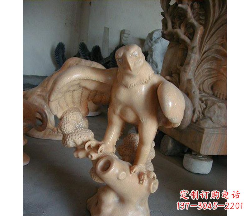 北京晚霞红老鹰石雕