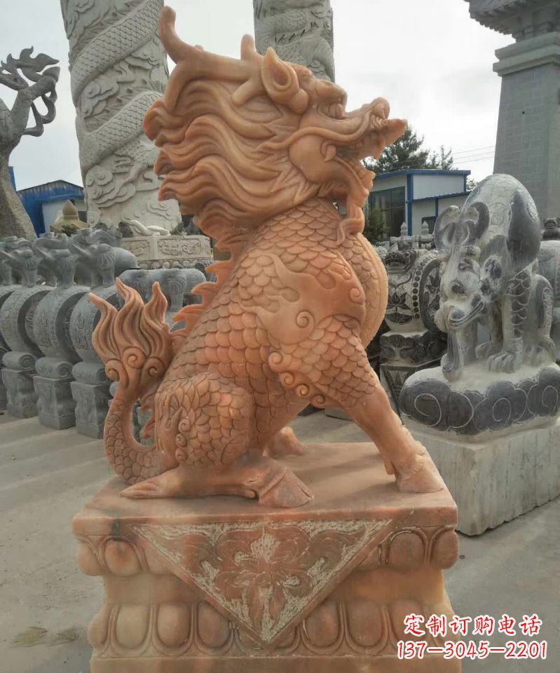 北京晚霞红麒麟雕塑1