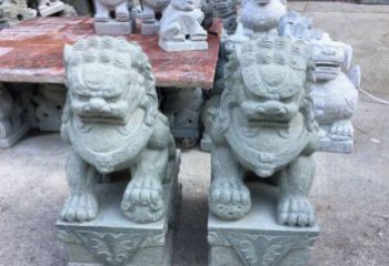 北京青石踩球狮子看门石雕，精致雕塑令门口更加精彩