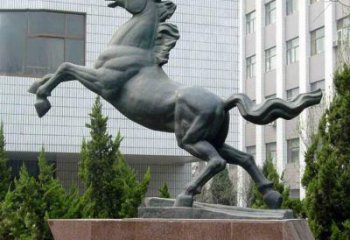 北京青铜奔马精美雕塑是钜鹰中领雕塑推出的一款…