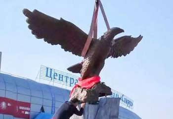北京中领雕塑定制大型老鹰铜雕景观