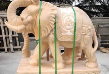 北京中领雕塑石雕大象招财是一件由中领雕塑定制…