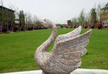北京优雅迷人的天鹅雕塑