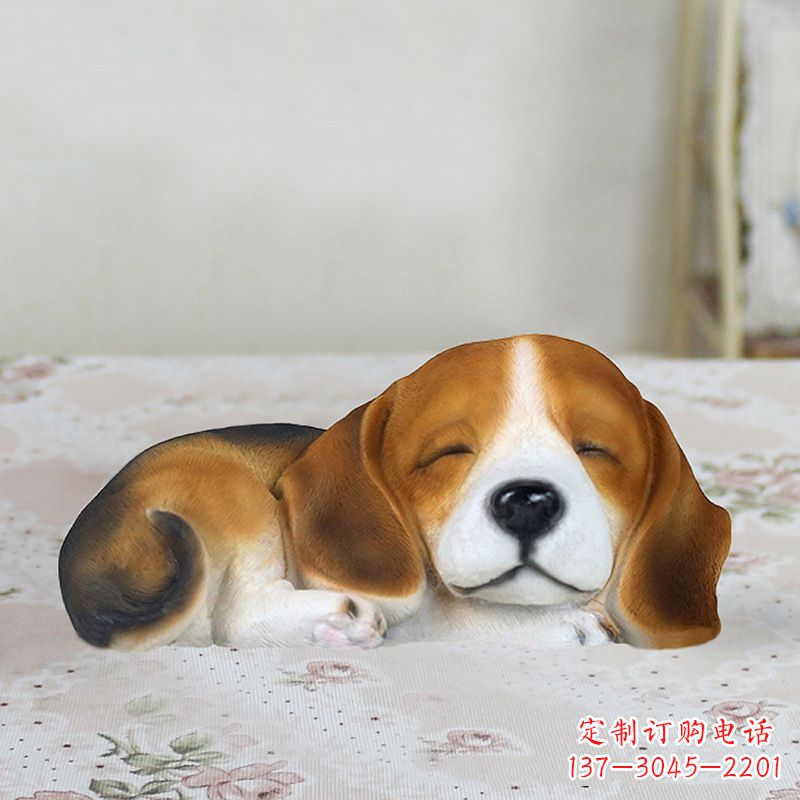 北京卧姿比格犬仿真雕塑,睡觉的小狗狗是内美陈动物雕塑摆件