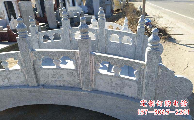 北京小区公园大理石拱桥