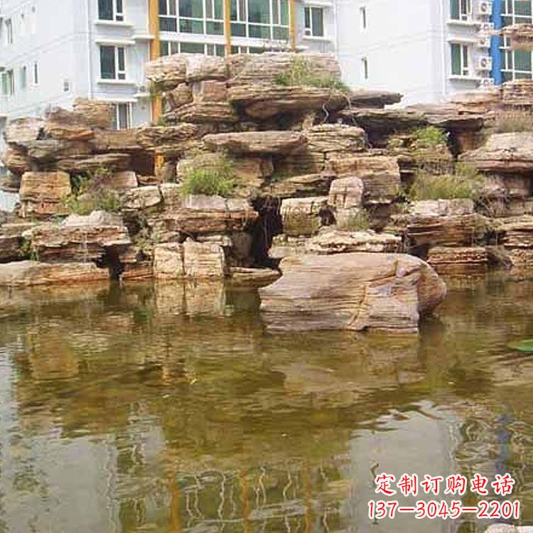 北京小区庭院假山鱼池