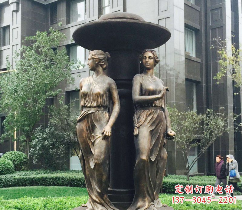 北京小区西方女人人物铜雕