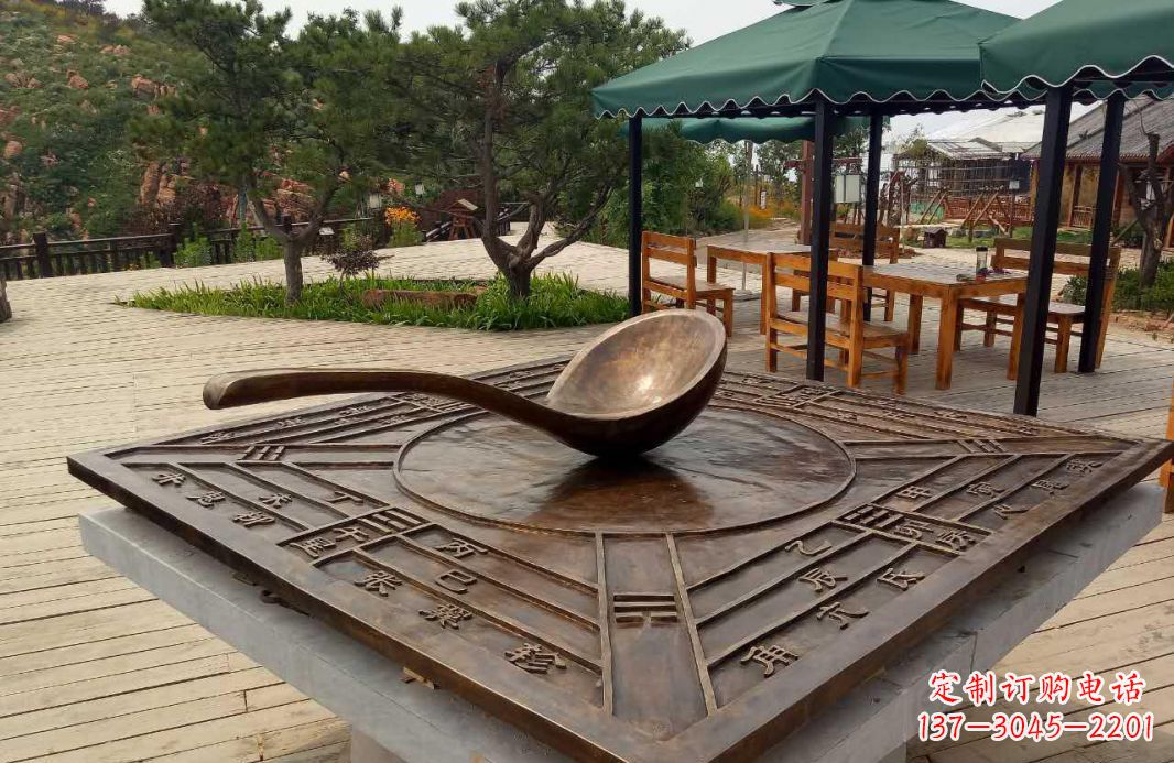 北京校园古代司南铜雕