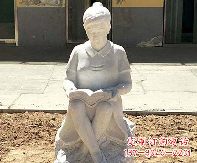 北京校园看书女孩景观石雕