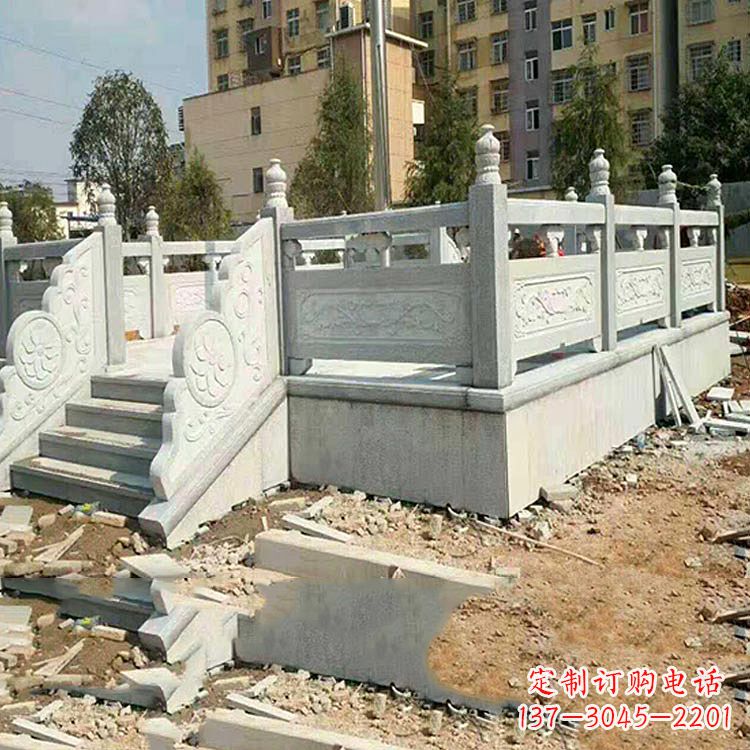北京校园青石升旗台