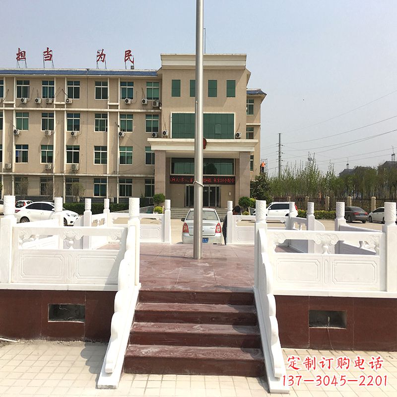 北京学校广场石雕升旗台