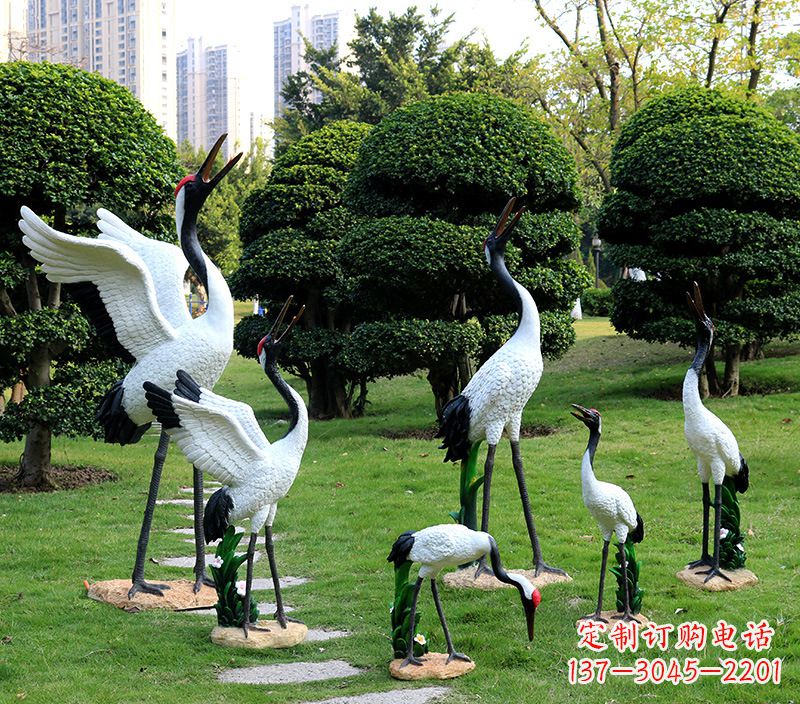 北京幼儿园卡通丹顶鹤雕塑