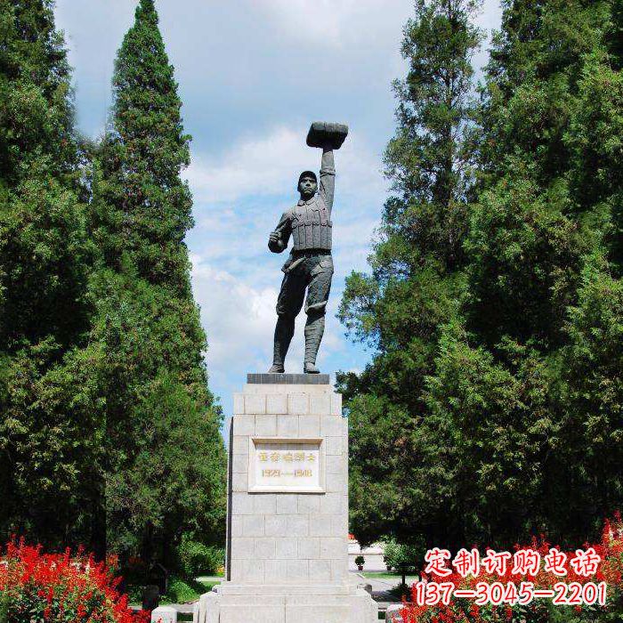 北京战斗英雄董存瑞雕塑-景区园林英雄人物景观雕塑