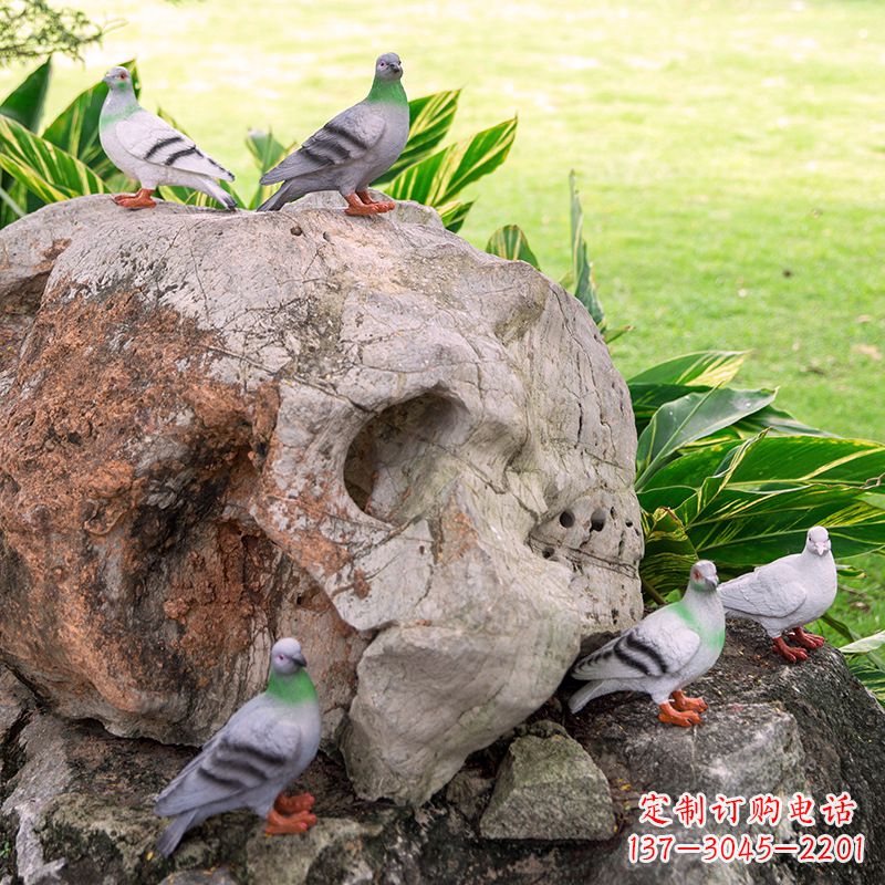 北京众人托着和平鸽雕塑