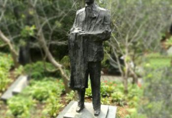 北京徐悲鸿雕塑著名奔马画家公园铜雕像