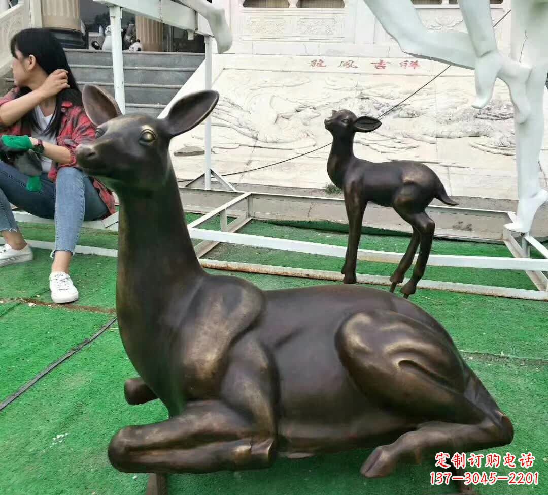 北京铸铜广场动物鹿雕塑 