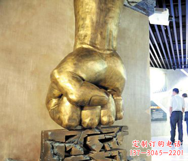 北京反腐廉政文化拳头雕塑