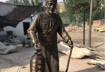 北京提灯笼的老人铜雕
