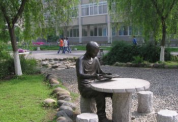 北京坐石桌凳看书的学生铜雕