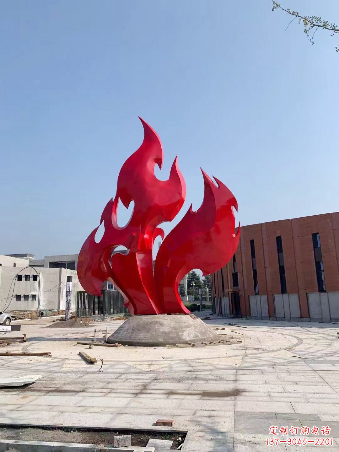 北京大学操场抽象不锈钢火苗雕塑