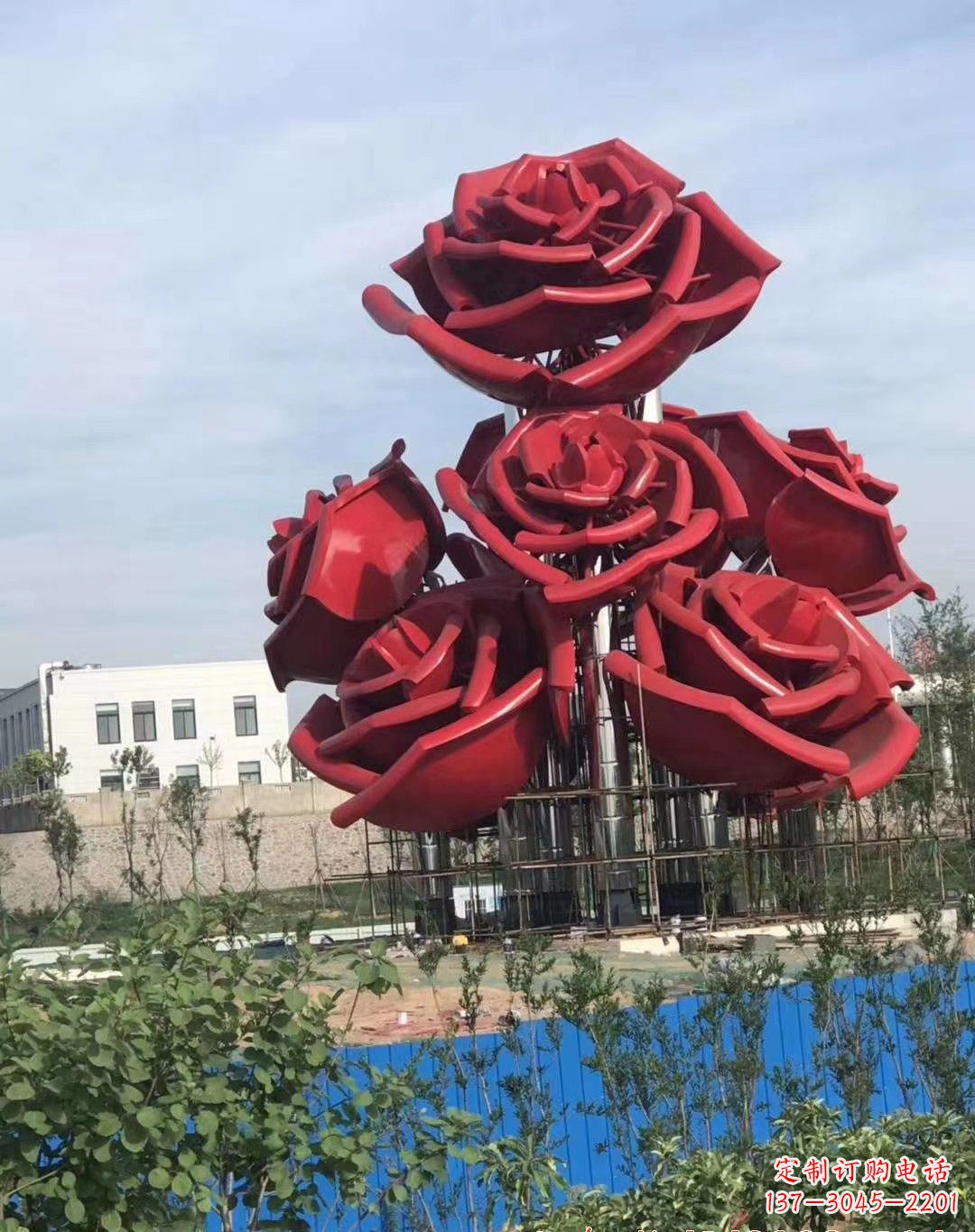 北京玫瑰花雕塑-广场创意不锈钢红色玫瑰花雕塑